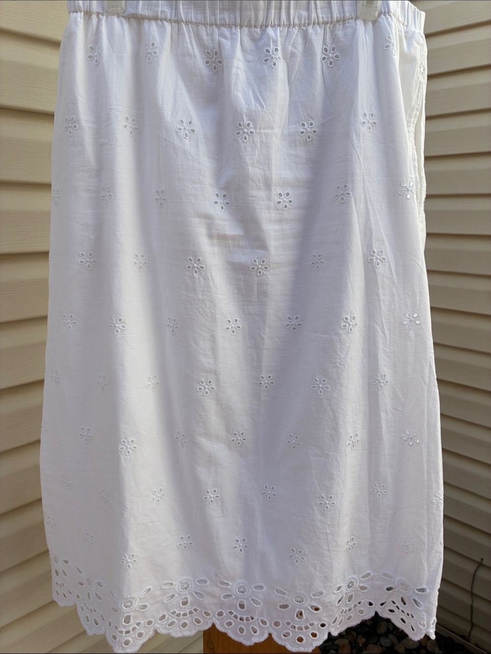 Old Navy White Eyelet Midi Skirt with Scalloped Hem Size L